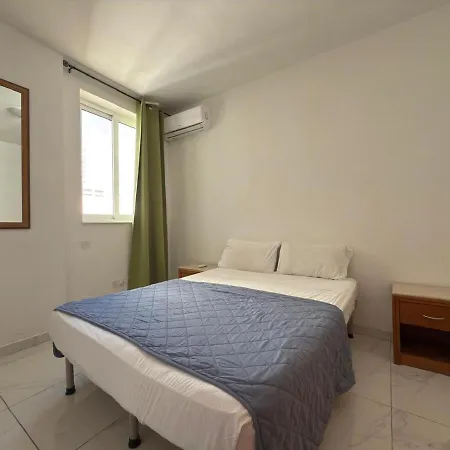 2-bedroom In R4b Apartment *