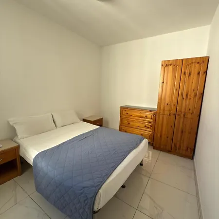 2-bedroom In R4b Gżira